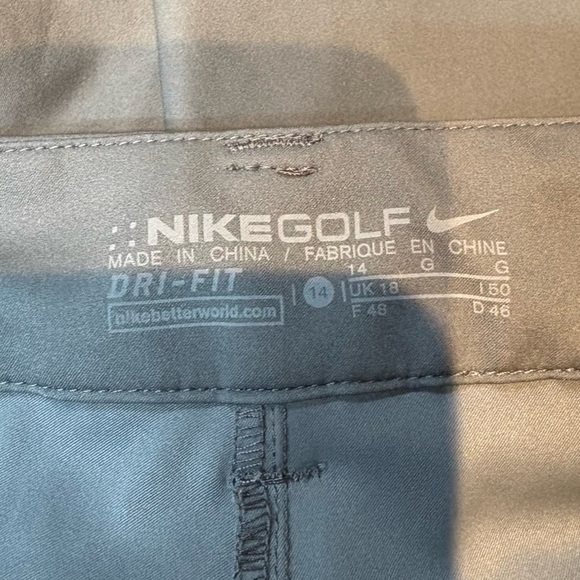 Nike Golf Shorts - Picture 6 of 8